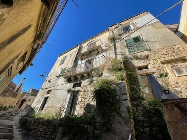 casa indipendente in vendita a Modica