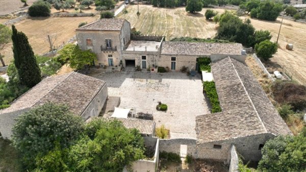 villa in vendita a Modica in zona Frigintini