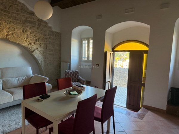 casa indipendente in vendita a Modica in zona Modica Alta