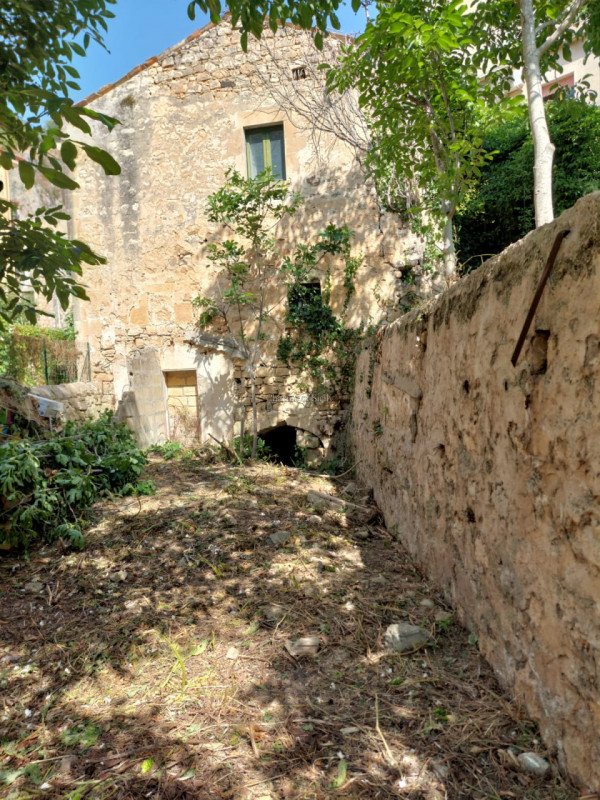 casa indipendente in vendita a Modica in zona Modica Bassa