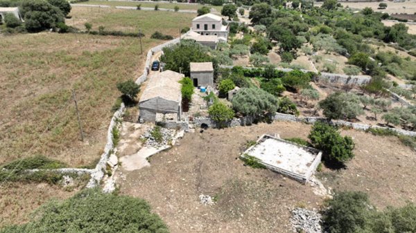 casa indipendente in vendita a Modica