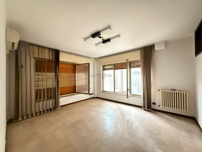 ufficio in vendita a Modica in zona Modica Bassa