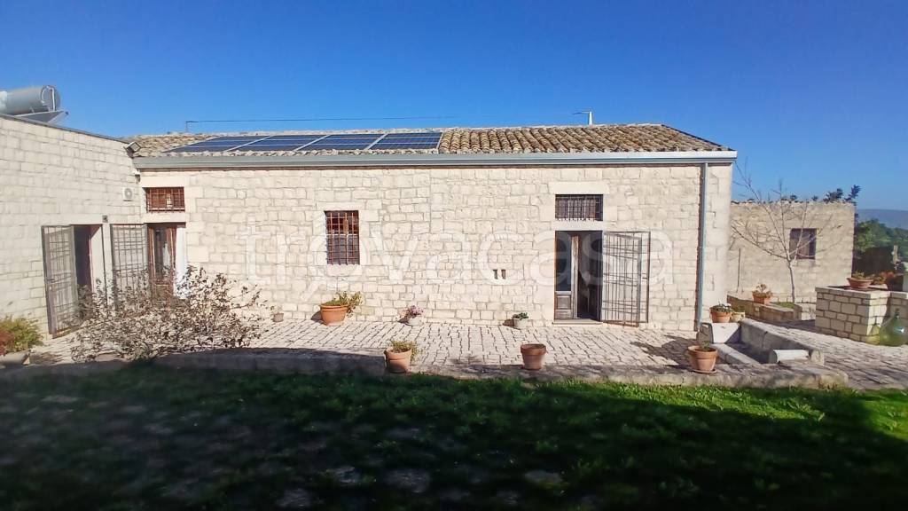 casa indipendente in vendita a Modica