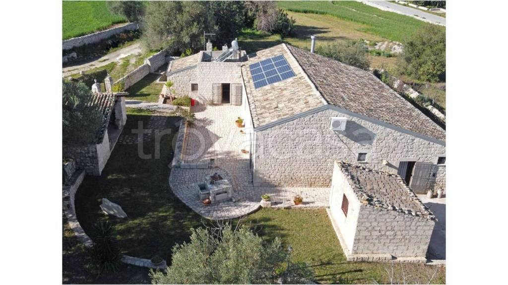 casa indipendente in vendita a Modica