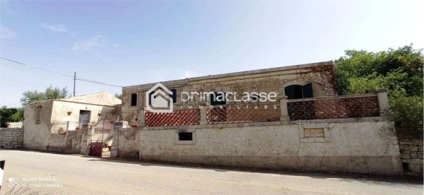 casa indipendente in vendita a Modica