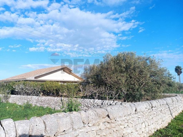 casa indipendente in vendita a Modica