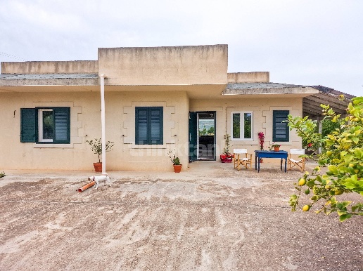 casa indipendente in vendita a Modica