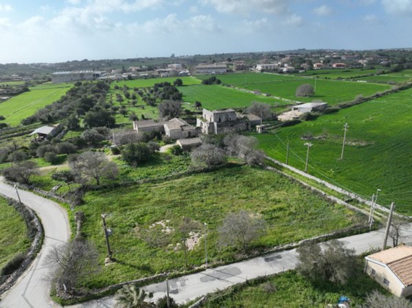 terreno edificabile in vendita a Modica in zona Sacro Cuore