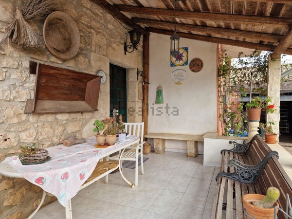 casa indipendente in vendita a Modica