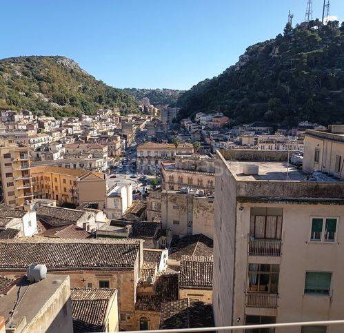 casa indipendente in vendita a Modica