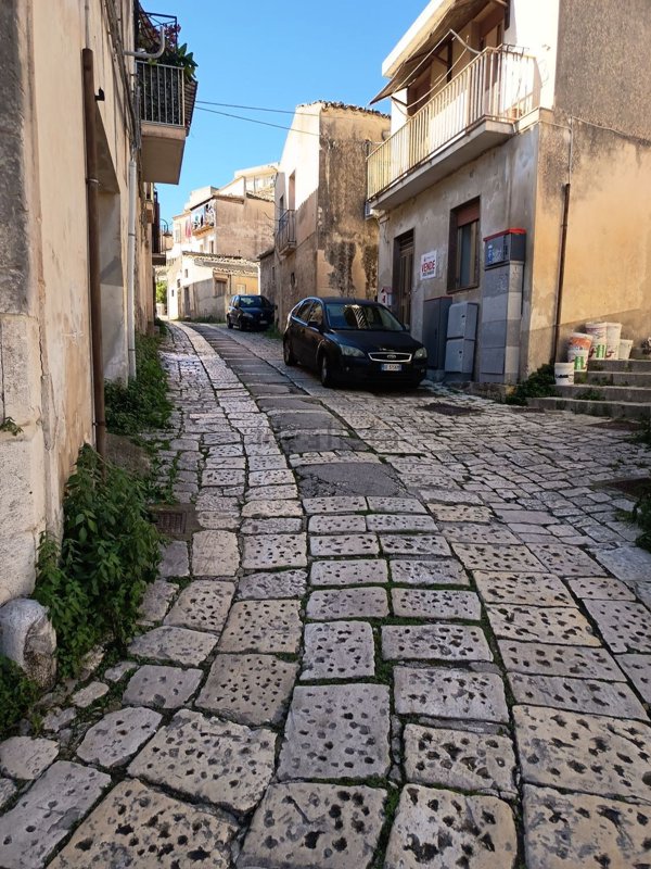 casa indipendente in vendita a Modica