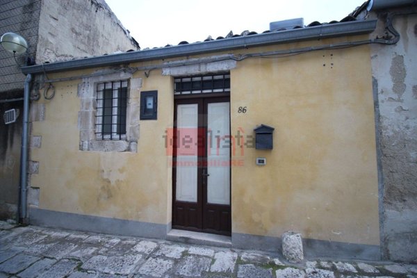 casa indipendente in vendita a Modica