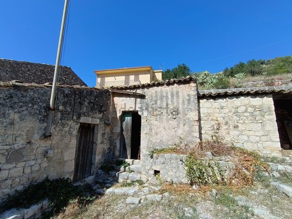 casa indipendente in vendita a Modica in zona Modica Bassa