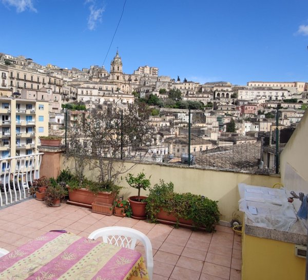 casa indipendente in vendita a Modica in zona Modica Bassa