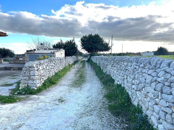 casa indipendente in vendita a Modica