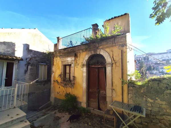 casa indipendente in vendita a Modica