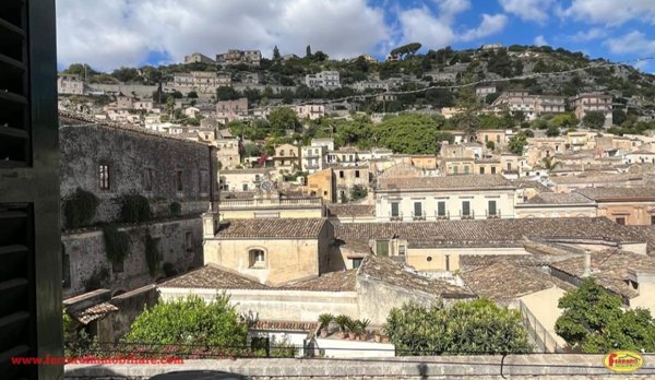 casa indipendente in vendita a Modica in zona Modica Bassa