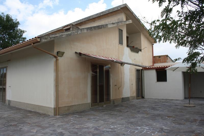 casa indipendente in vendita a Modica