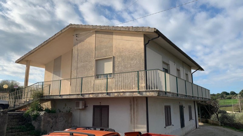 casa indipendente in vendita a Modica in zona Frigintini