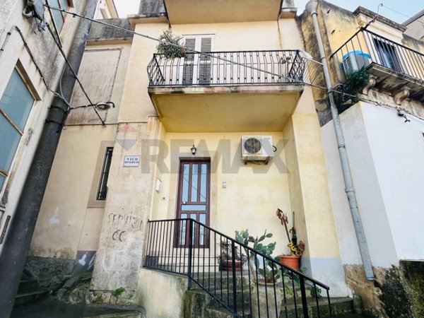 casa indipendente in vendita a Modica in zona Modica Bassa