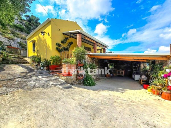 casa indipendente in vendita a Modica in zona Modica Bassa