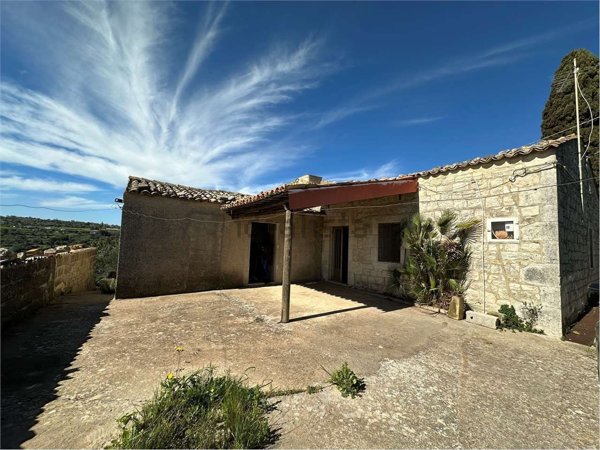 pentavano in vendita a Modica