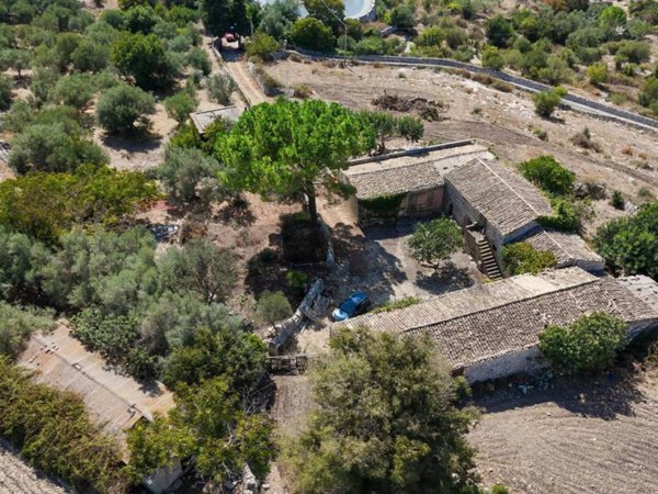 casa indipendente in vendita a Modica
