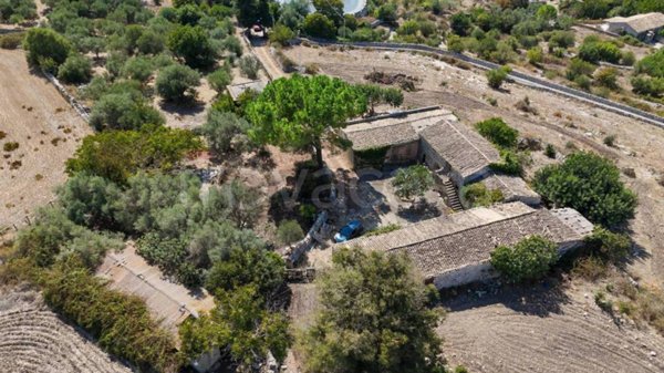 casa indipendente in vendita a Modica