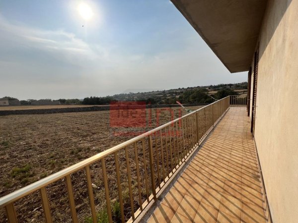 casa indipendente in vendita a Modica in zona Sacro Cuore