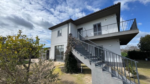 casa indipendente in vendita a Modica