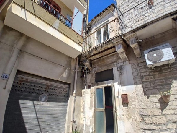 casa indipendente in vendita a Modica in zona Modica Alta