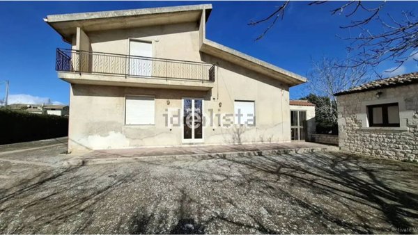 casa indipendente in vendita a Modica