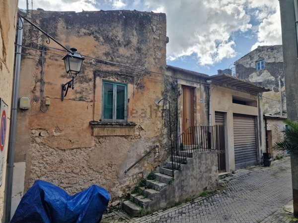 casa indipendente in vendita a Modica in zona Modica Alta