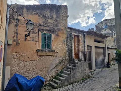casa indipendente in vendita a Modica in zona Modica Alta