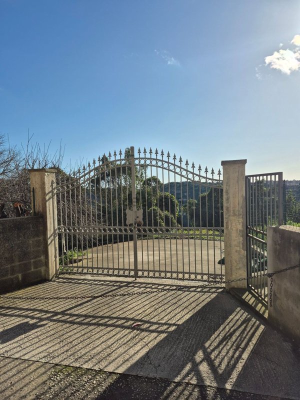 casa indipendente in vendita a Modica