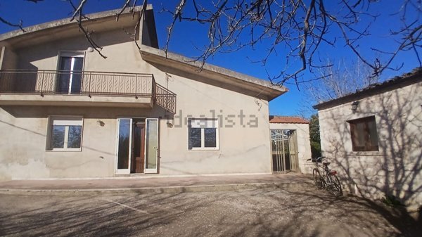 casa indipendente in vendita a Modica