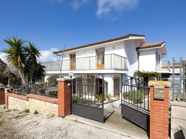 casa indipendente in vendita a Modica