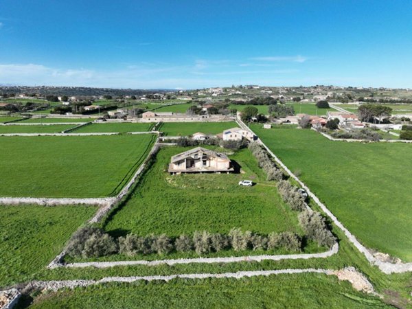 casa indipendente in vendita a Modica