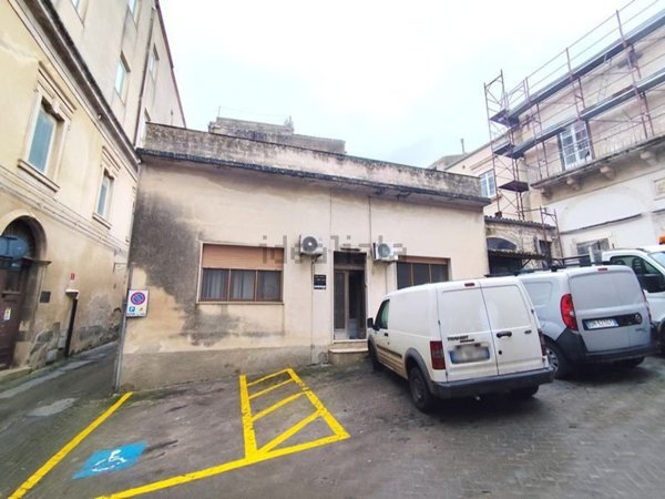 casa indipendente in vendita a Modica