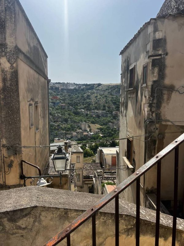 casa indipendente in vendita a Modica in zona Modica Alta