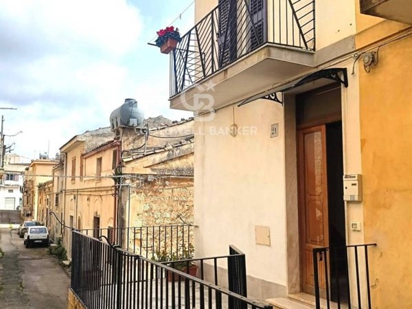 casa indipendente in vendita a Modica