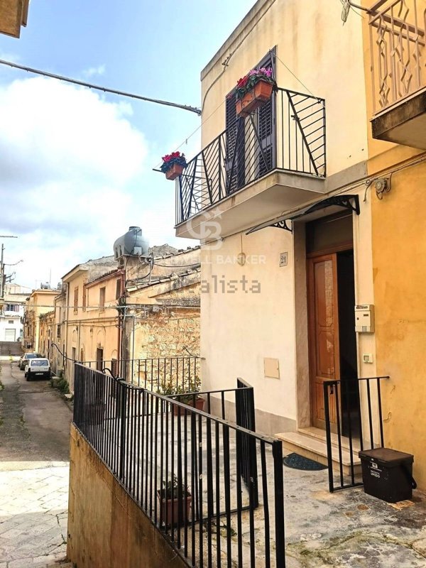 casa indipendente in vendita a Modica