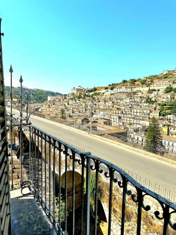 casa indipendente in vendita a Modica in zona Modica Alta