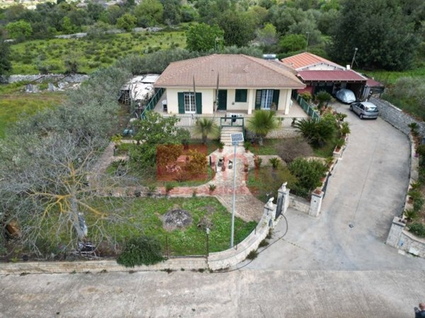 casa indipendente in vendita a Modica in zona Modica Bassa
