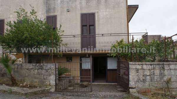 casa indipendente in vendita a Modica in zona Frigintini