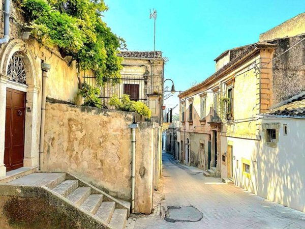 casa indipendente in vendita a Modica in zona Modica Alta