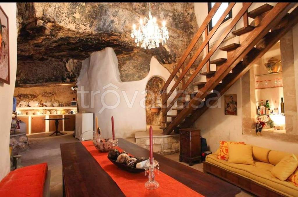 casa indipendente in vendita a Modica