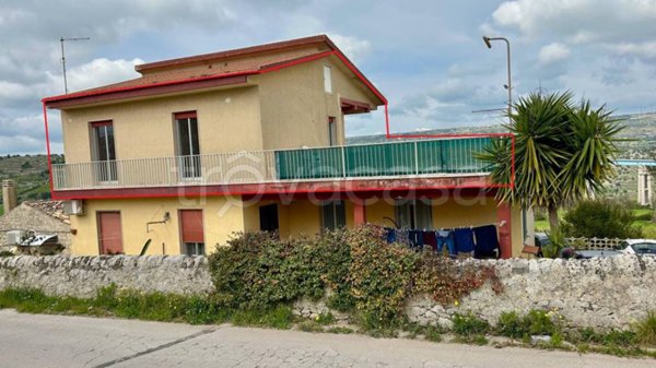 casa indipendente in vendita a Modica