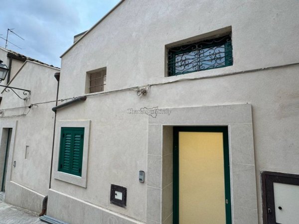 casa indipendente in vendita a Modica in zona Modica Alta