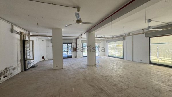 locale commerciale in vendita a Modica